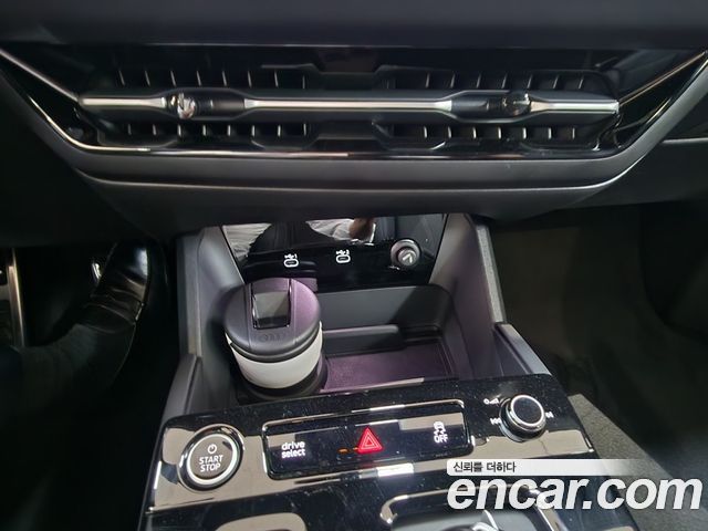 Audi Q6 e-tron 2025 — photo 14