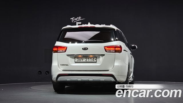 Kia Canival 2015 — photo 4