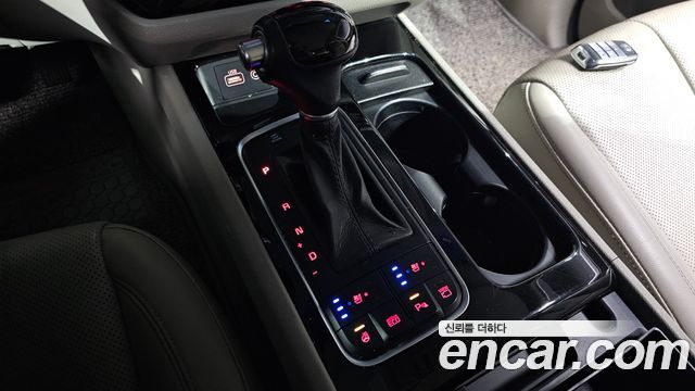 Kia Canival 2015 — photo 9