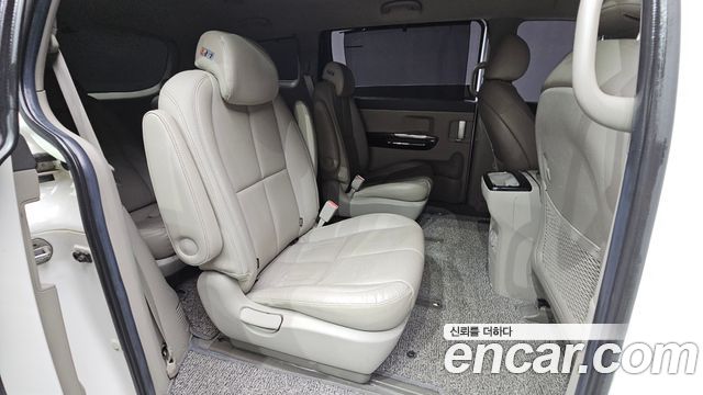 Kia Canival 2015 — photo 11