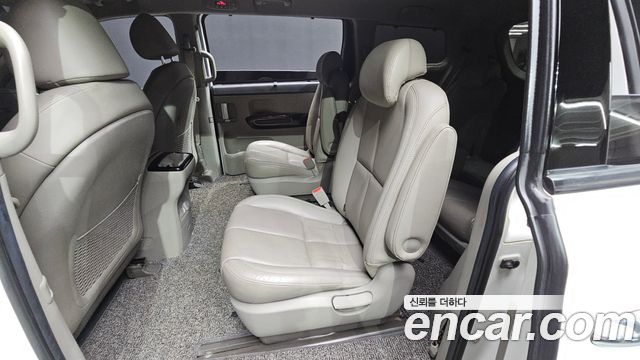 Kia Canival 2015 — photo 12