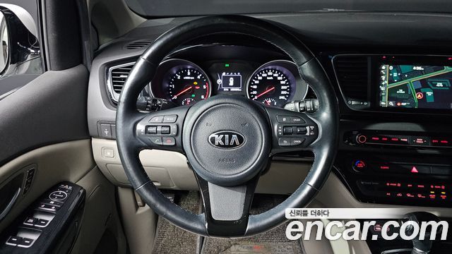 Kia Canival 2015 — photo 13