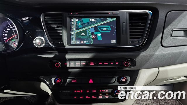 Kia Canival 2015 — photo 14