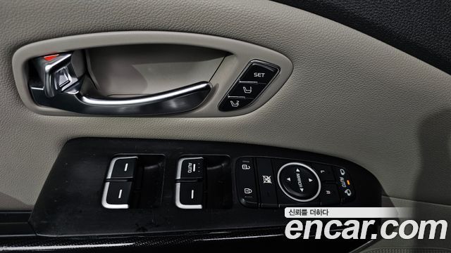 Kia Canival 2015 — photo 16
