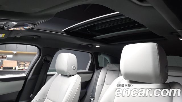 Land Rover Range Rover Velar 2026 — photo 24
