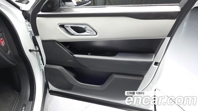 Land Rover Range Rover Velar 2026 — photo 14