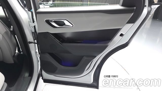 Land Rover Range Rover Velar 2026 — photo 15