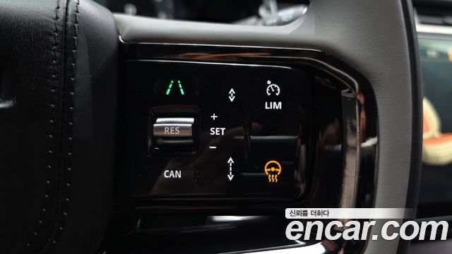 Land Rover Range Rover Velar 2026 — photo 28
