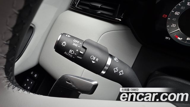 Land Rover Range Rover Velar 2026 — photo 31