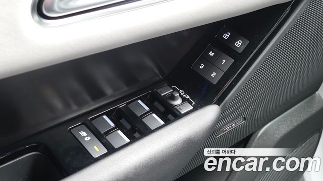 Land Rover Range Rover Velar 2026 — photo 32