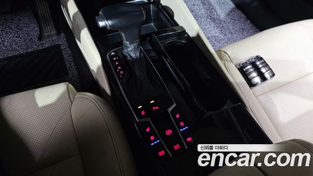 Kia K7 2017 — photo 12