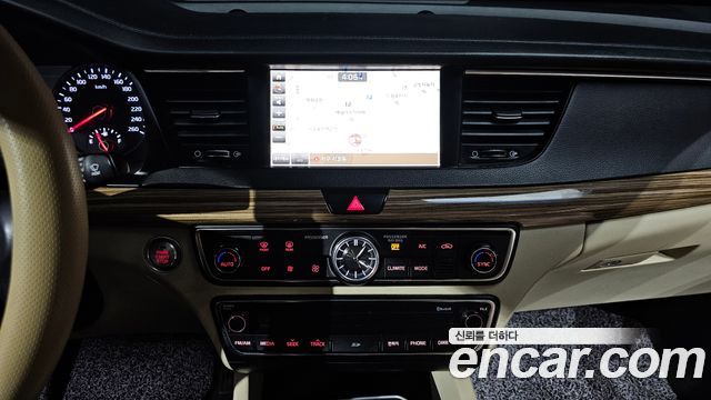Kia K7 2017 — photo 20