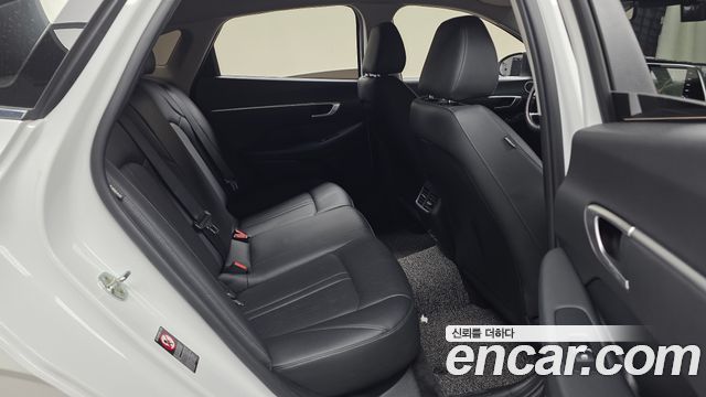 Hyundai Sonata 2022 — photo 16