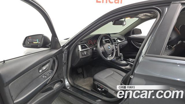BMW 3-Series 2017 — photo 13