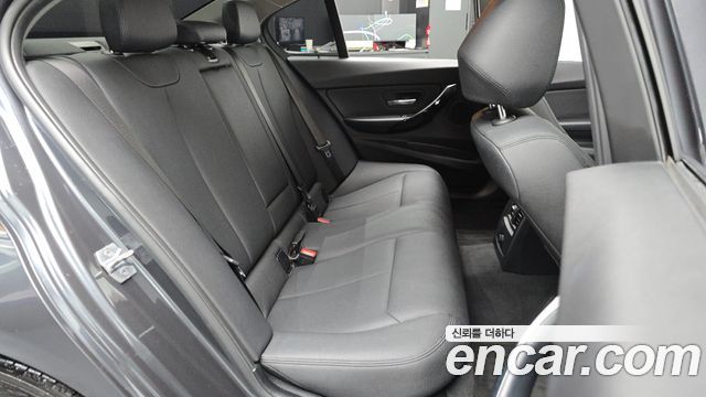 BMW 3-Series 2017 — photo 17