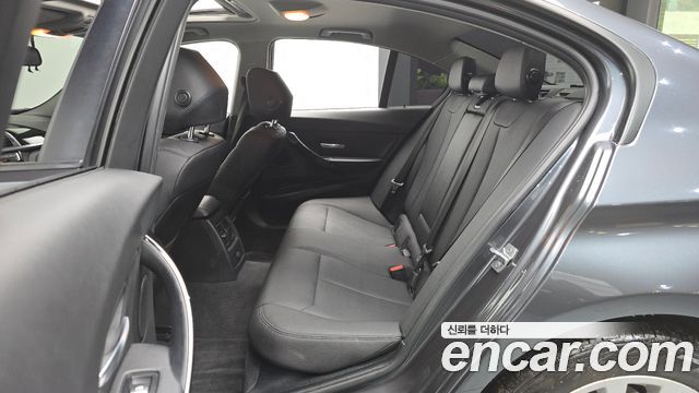 BMW 3-Series 2017 — photo 18