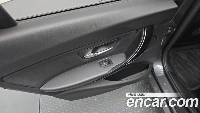 BMW 3-Series 2017 — photo 15
