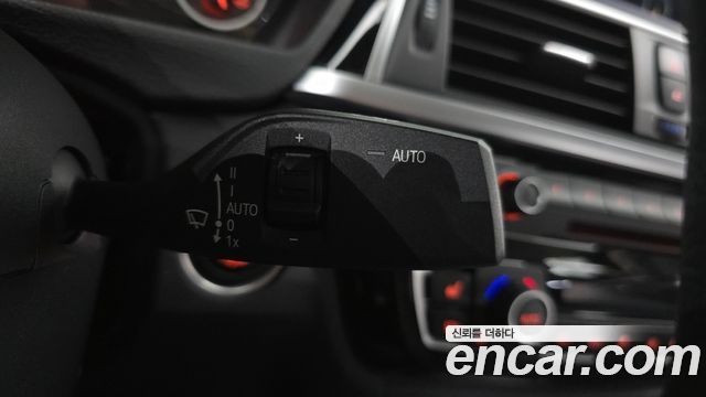 BMW 3-Series 2017 — photo 32