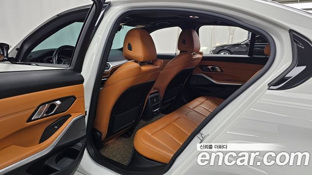 BMW 3-Series 2019 — photo 18