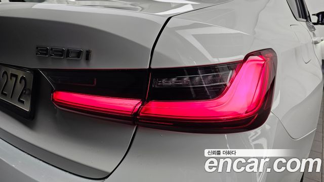 BMW 3-Series 2019 — photo 9