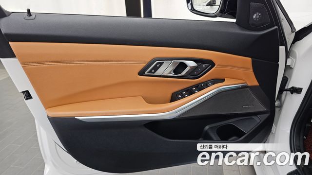BMW 3-Series 2019 — photo 14