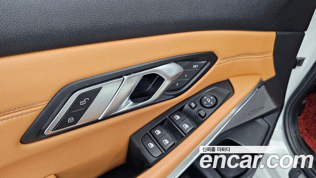 BMW 3-Series 2019 — photo 34