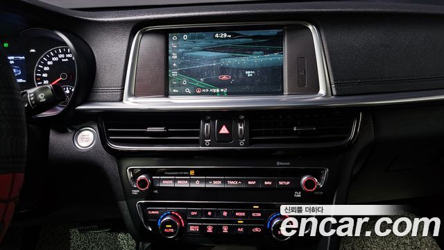 Kia K5 2019 — photo 25