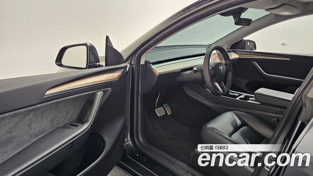 Tesla Model Y 2024 — photo 13
