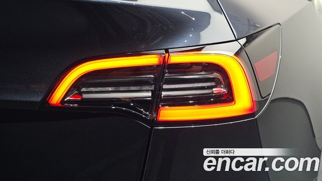 Tesla Model Y 2024 — photo 9