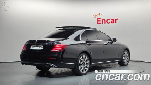 Mercedes-Benz E-Class 2017 — photo 2