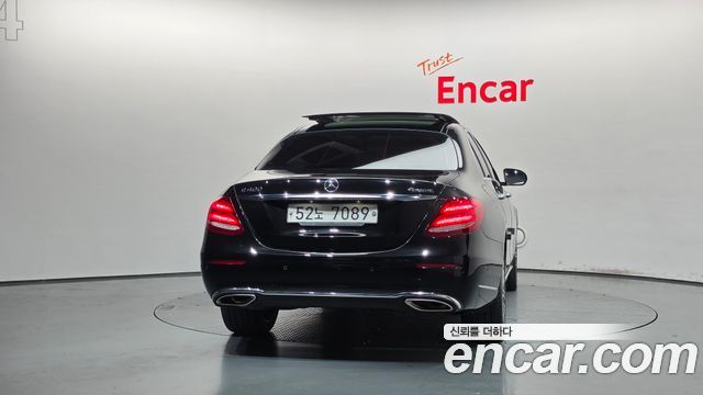 Mercedes-Benz E-Class 2017 — photo 4
