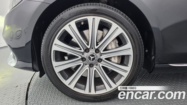 Mercedes-Benz E-Class 2017 — photo 5