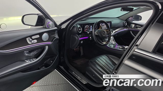 Mercedes-Benz E-Class 2017 — photo 10