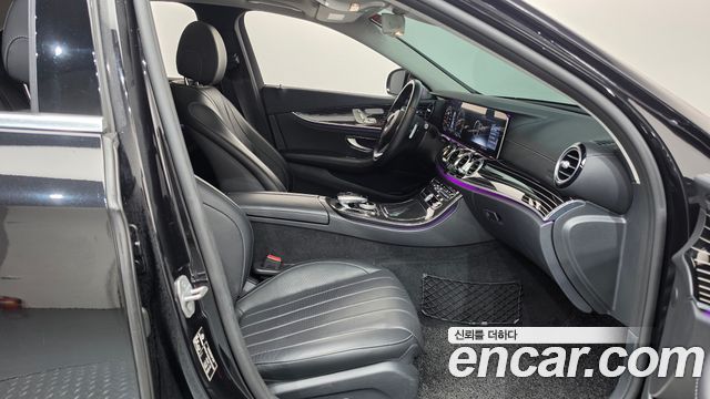 Mercedes-Benz E-Class 2017 — photo 11