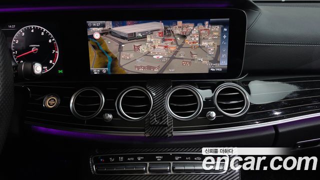 Mercedes-Benz E-Class 2017 — photo 14