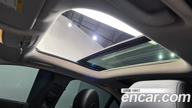 Mercedes-Benz E-Class 2017 — photo 16