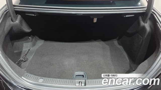 Mercedes-Benz E-Class 2017 — photo 20
