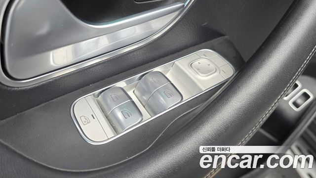 Mercedes-Benz GLE-Class 2021 — photo 27