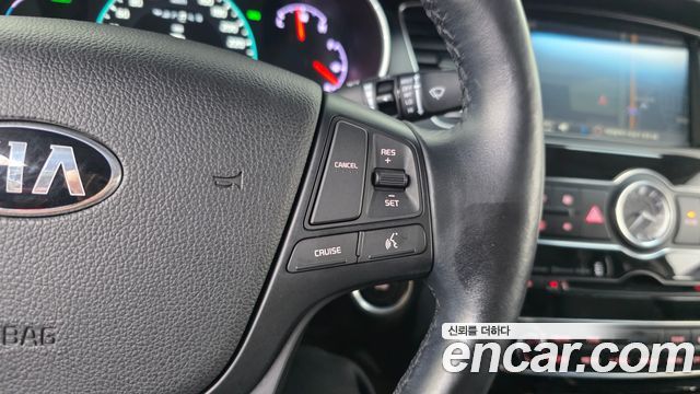 Kia K7 2016 — photo 17