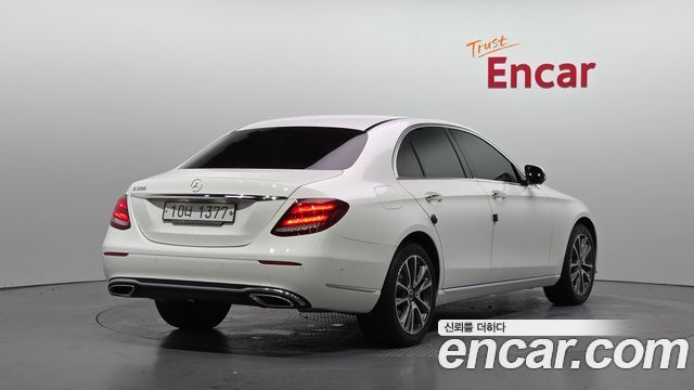 Mercedes-Benz E-Class 2018 — photo 2