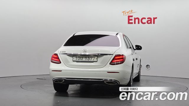 Mercedes-Benz E-Class 2018 — photo 4