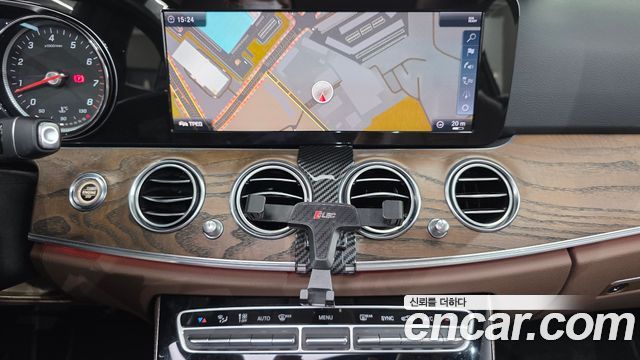 Mercedes-Benz E-Class 2018 — photo 12