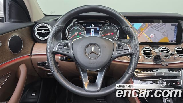 Mercedes-Benz E-Class 2018 — photo 13