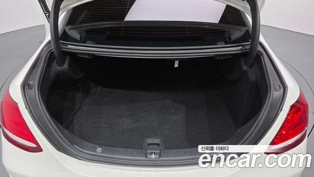 Mercedes-Benz E-Class 2018 — photo 16