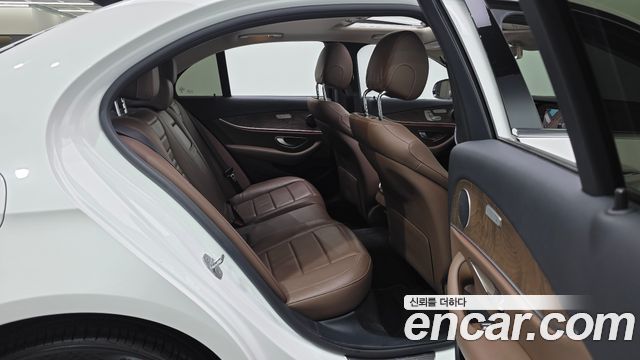 Mercedes-Benz E-Class 2018 — photo 17