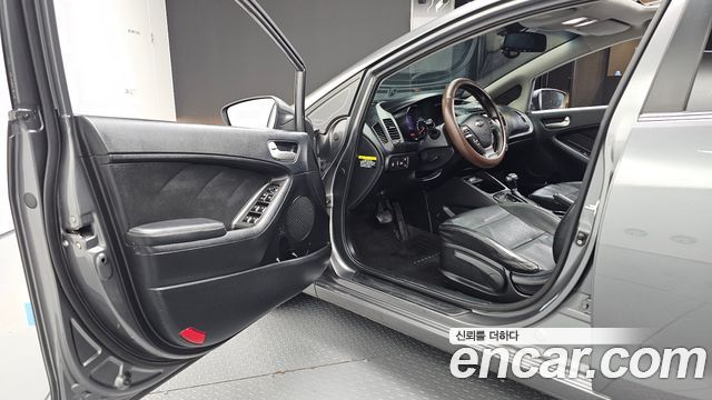 Kia K3 2014 — photo 13