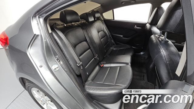 Kia K3 2014 — photo 17