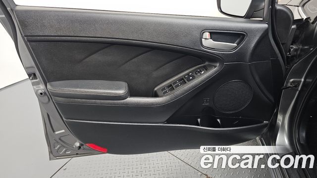 Kia K3 2014 — photo 14