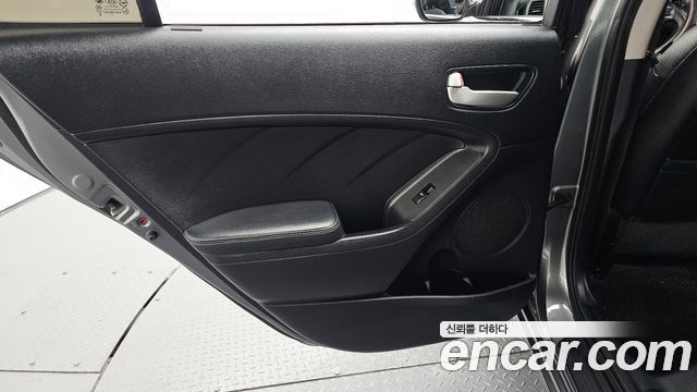 Kia K3 2014 — photo 15