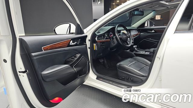 Kia K7 2017 — photo 13